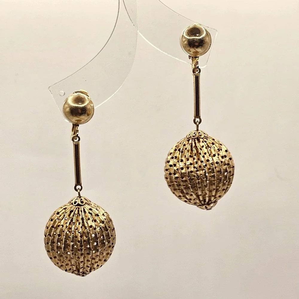 Vintage Gold-Tone Clip-On Drop Earrings Filigree Ball‎ Dangle Mid Century Glam